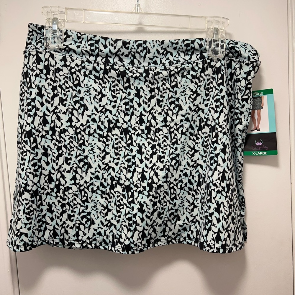 *Tranquility Women's Blue/Black Floral Skort Size XL